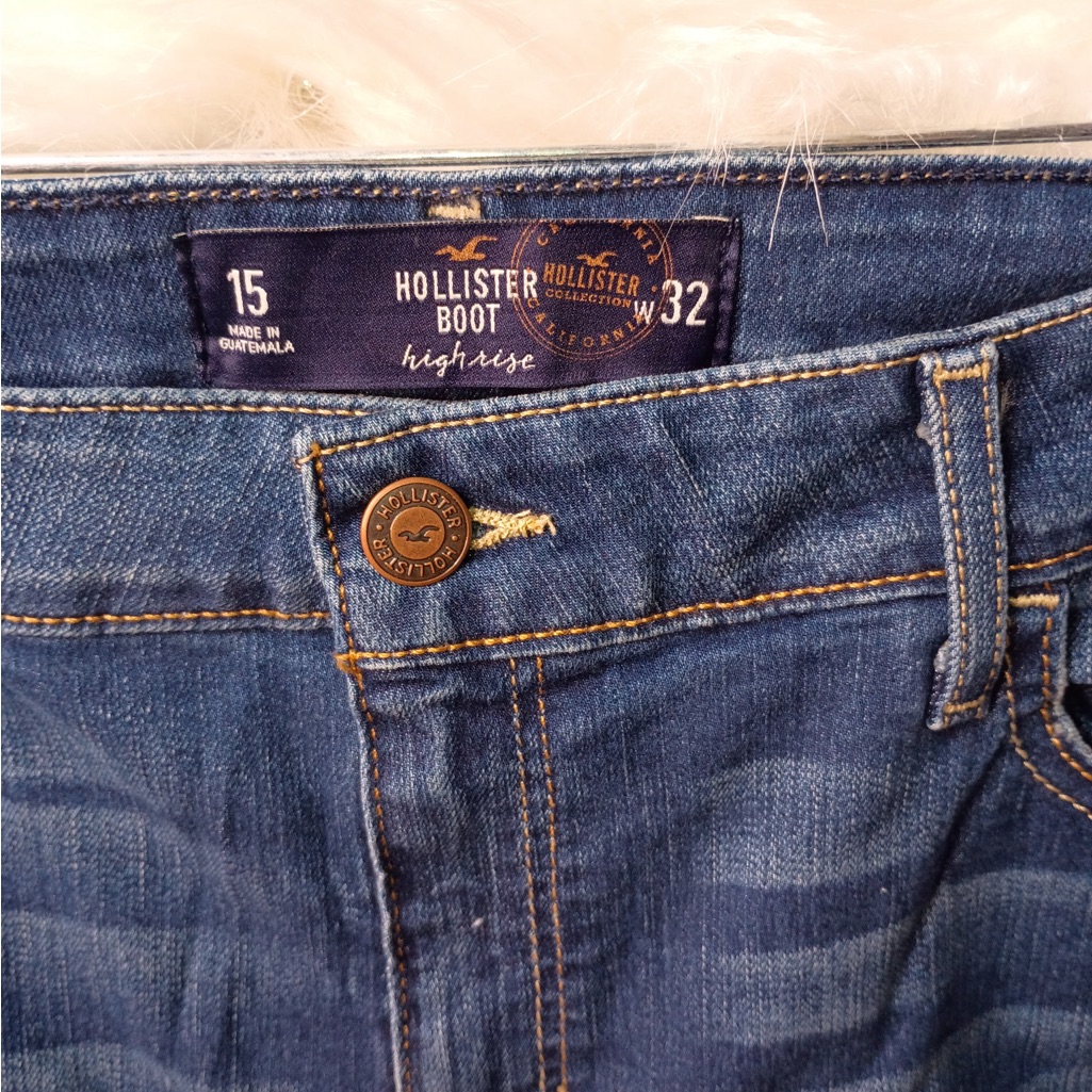 Hollister HighRise Bootcut Denim Jeans Hollister HighRise Bootcut Denim Jeans